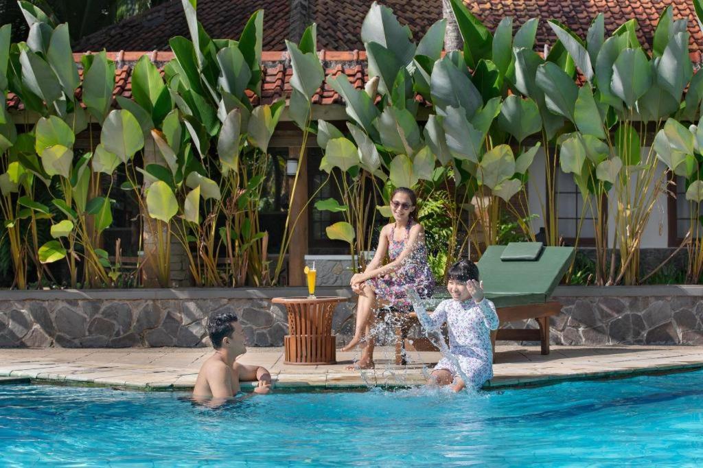 Sunrise Beach Hotel Pangandaran Exterior photo