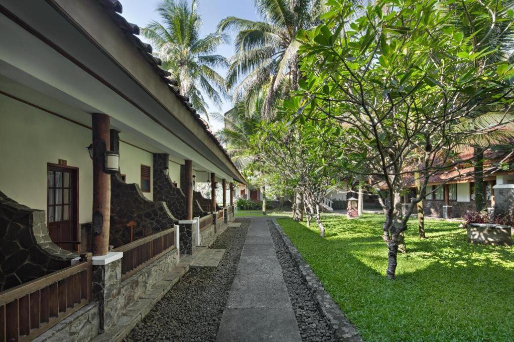 Sunrise Beach Hotel Pangandaran Exterior photo