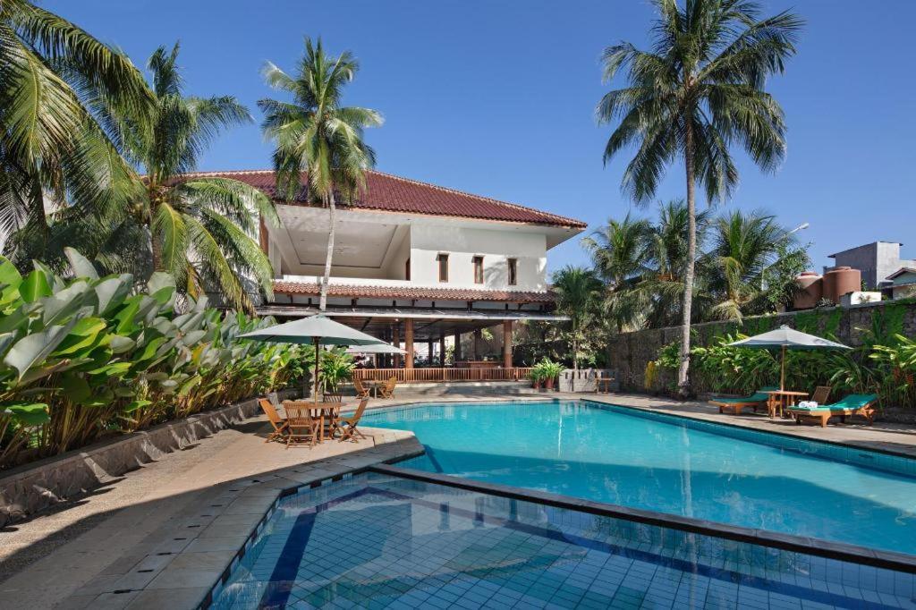Sunrise Beach Hotel Pangandaran Exterior photo